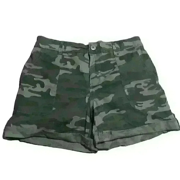 Social Standard by Sanctuary Switchback cuffed short Hiker Camo Sz Small - Picture 1 of 9